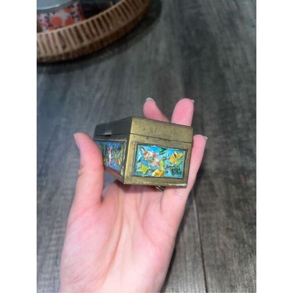 Vintage Chinese Brass Enamel Hinged Stamp Box Trinket Box - Picture 4 of 6